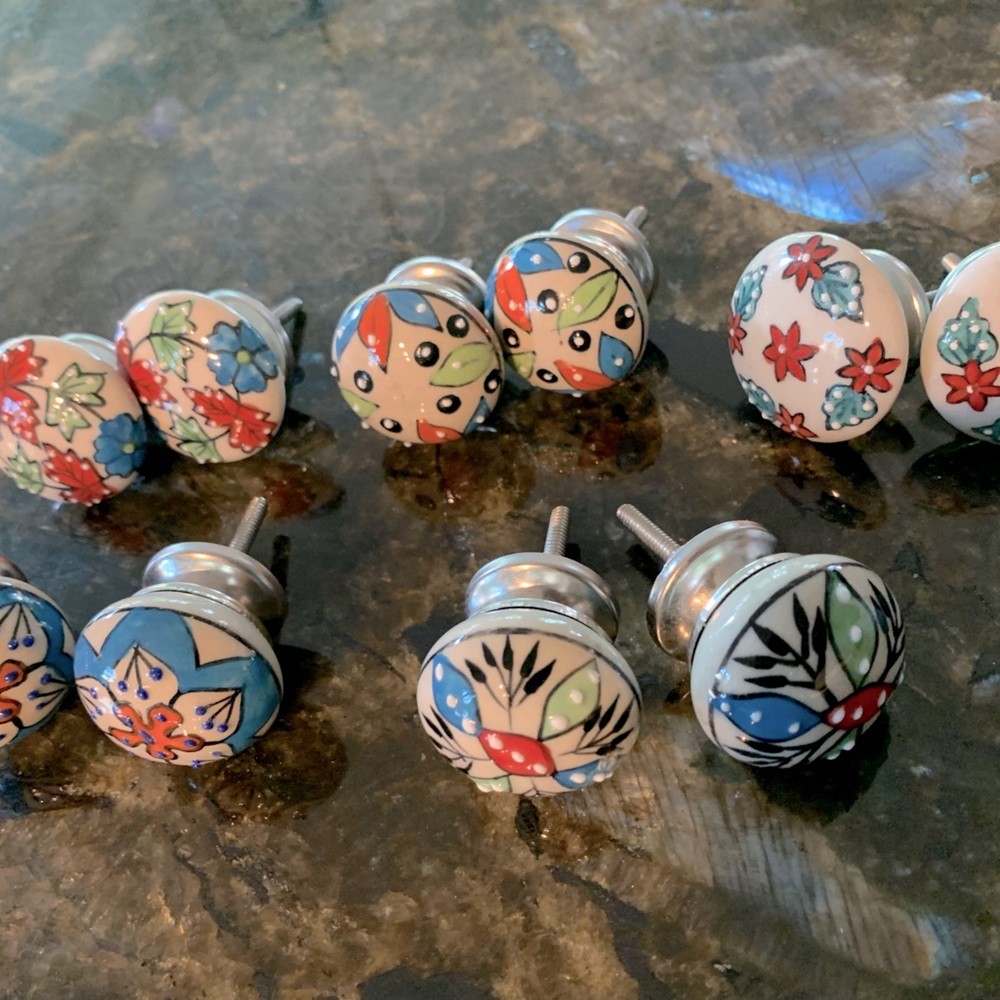 Lot of 10 hand painted ceramic drawer pulls